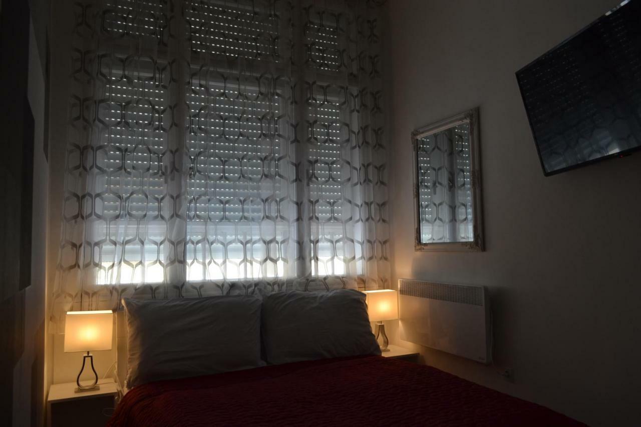 City Corso Apartman Budapest Exteriör bild